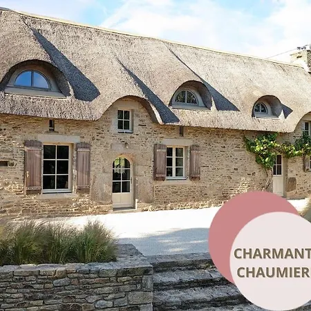 Maison Typique Bretonne Avec Toit De Chaume Camors Buitenkant foto