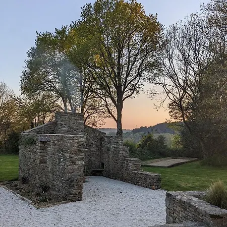 Maison Typique Bretonne Avec Toit De Chaume Camors Buitenkant foto
