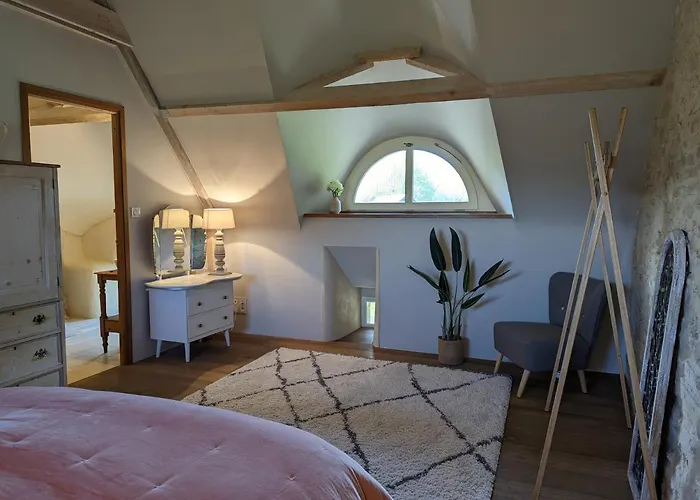 Maison Typique Bretonne Avec Toit De Chaume