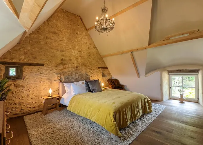 Maison Typique Bretonne Avec Toit De Chaume