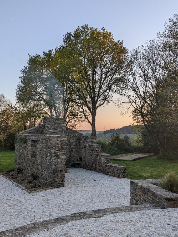 Maison Typique Bretonne Avec Toit De Chaume *