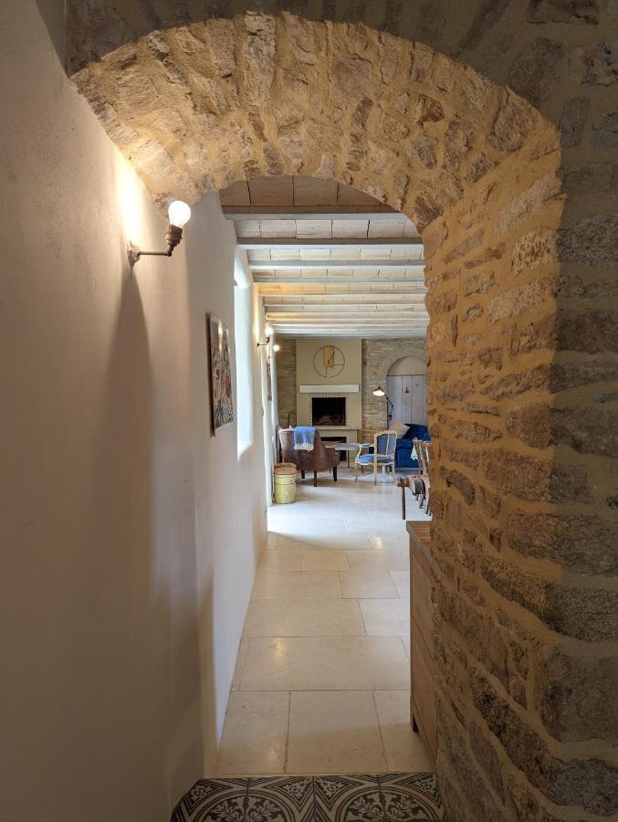 Maison Typique Bretonne Avec Toit De Chaume *