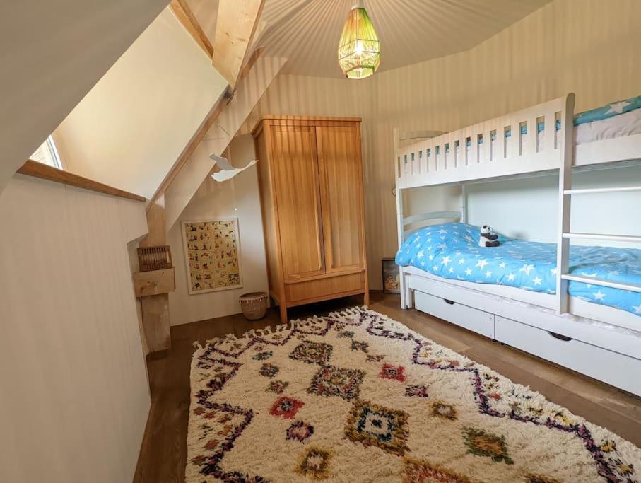 Maison Typique Bretonne Avec Toit De Chaume