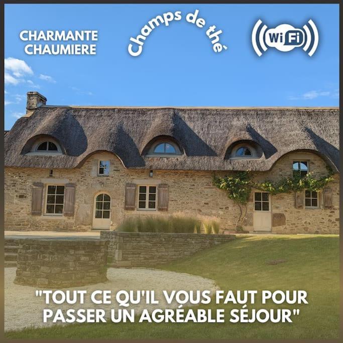 Maison Typique Bretonne Avec Toit De Chaume